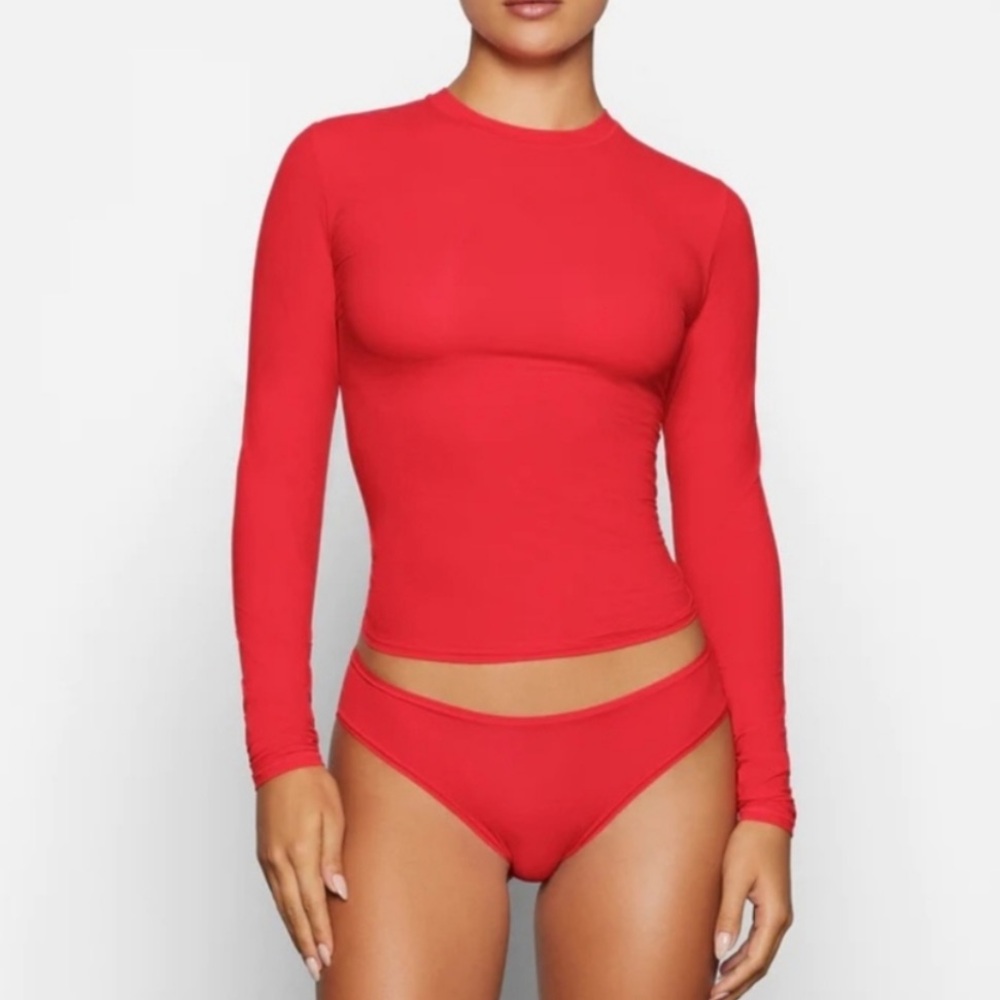 Skims Fits Everybody Longsleeve Red